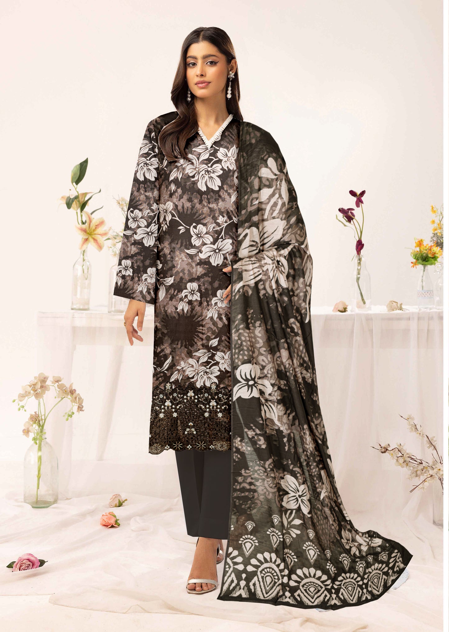 Gulmeena-Exclusive 3 Piece Unstitched Embroidered Winter Dora Suit