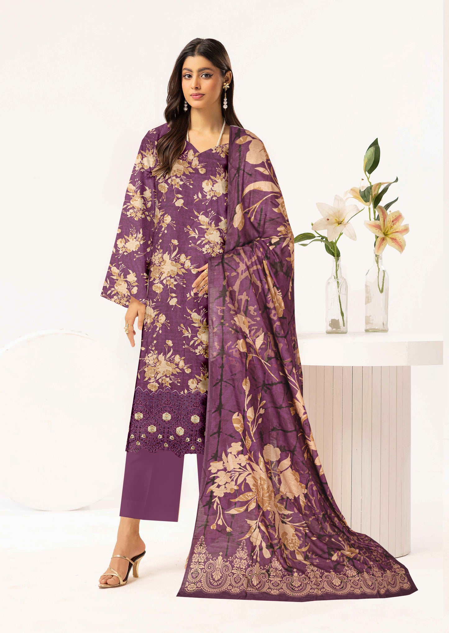 Gulmeena-Exclusive 3 Piece Unstitched Embroidered Winter Dora Suit