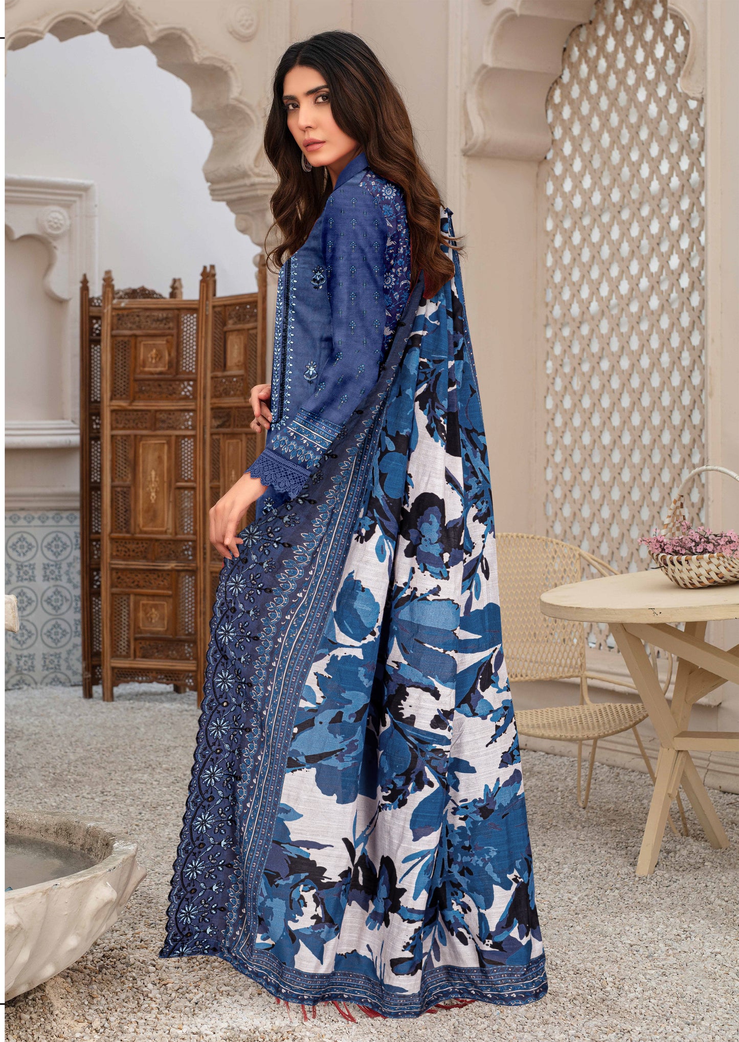 Bagh-E-Makhmul – Exclusive 3 Piece Unstitched Embroidered Winter Dora Suit