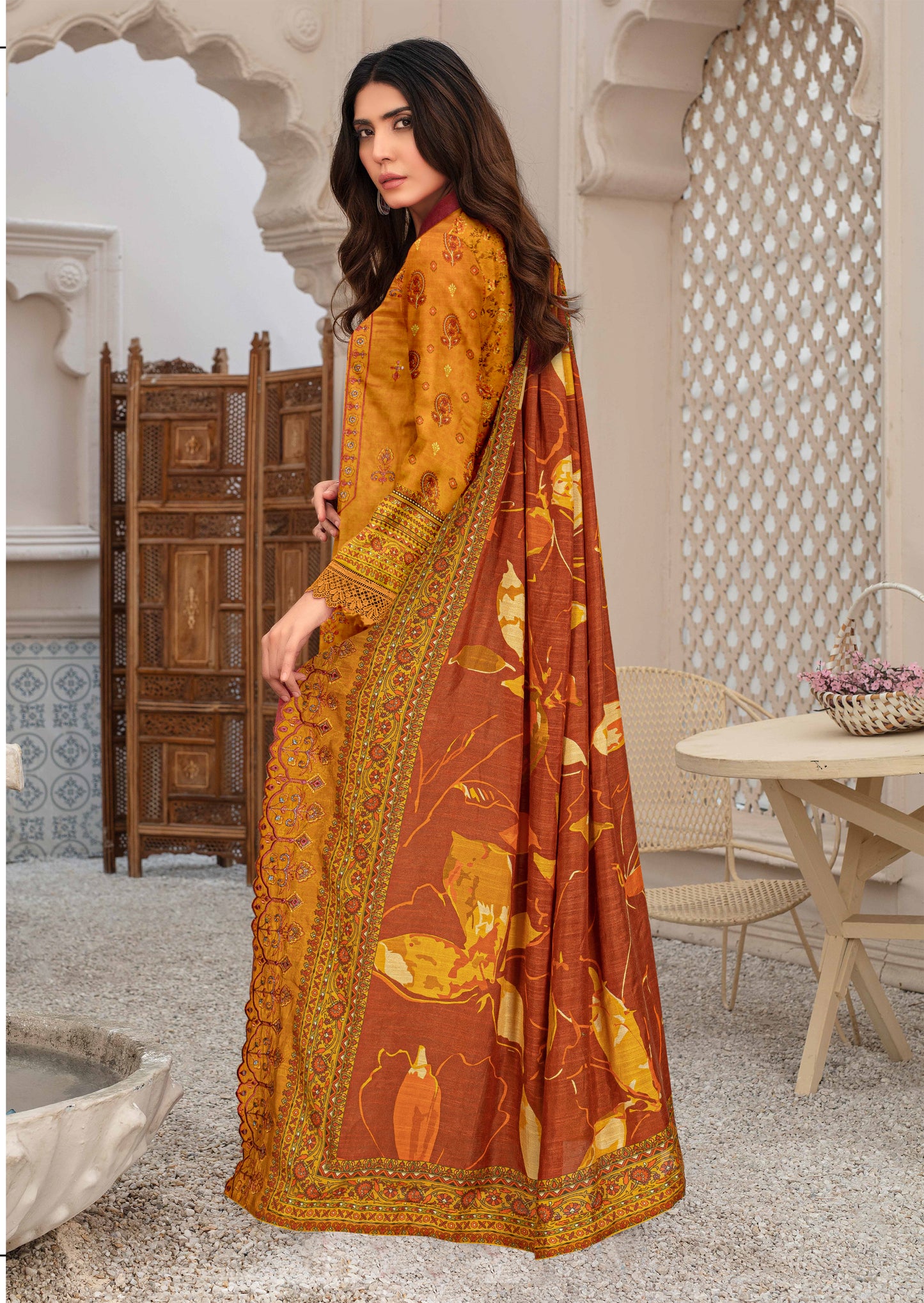 Bagh-E-Makhmul – Exclusive 3 Piece Unstitched Embroidered Winter Dora Suit